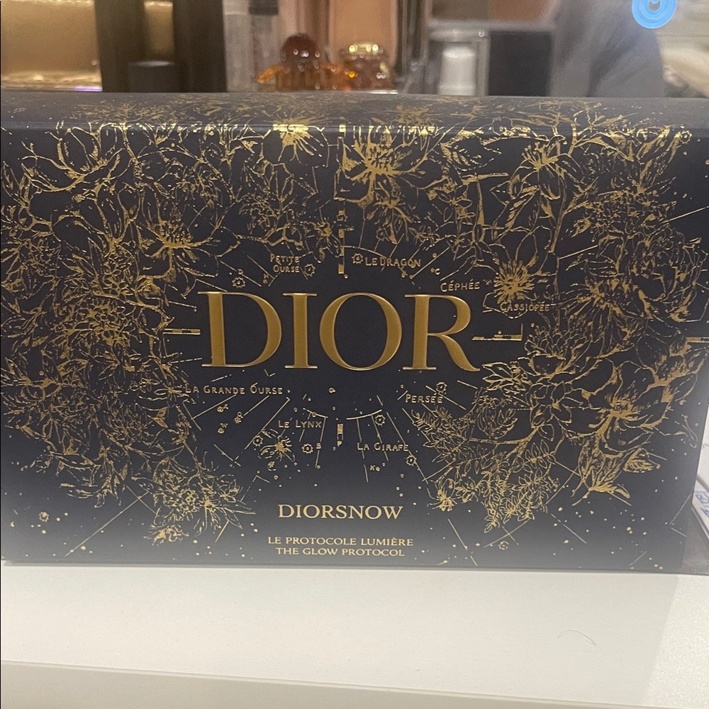 Dior Snowy White Pouch with Gold Details New in Box! This is only for the bag - Picture 5 of 6